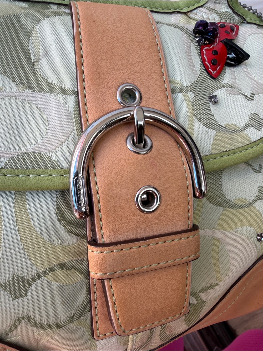 RARE 2004 Coach 5621 Soho Signature Optic Ladybug Tote Green Y2K🐞💚 - Picture 7 of 17